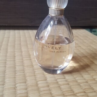 レディース香水ボトルの60％が500円。私の妻はこれを使用しませ...