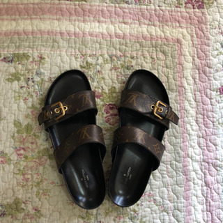 ルイヴィトンのベルトサンダル