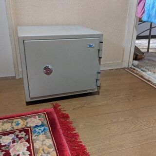 耐火金庫売ります。