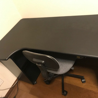 パソコンデスク、椅子、棚付き