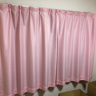 カーテン　長さ　135センチ　ピンク色　2枚