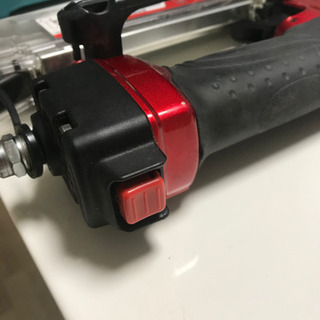 マキタ　高圧仕上げ　釘打機