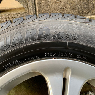 スタッドレスタイヤ　215/65R16 