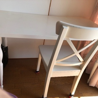 (お話中)IKEA テーブルとイス2脚