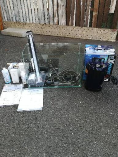 ☆テトラ　水槽　完全一式　水槽にカルキ汚れありますがまだまだ十分ご使用になれます。完全一式取り扱い説明書もあります