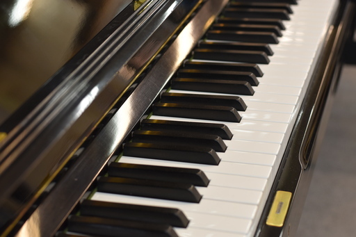 高さ121cmのヤマハ小型アップライトピアノ「U1シリーズ」