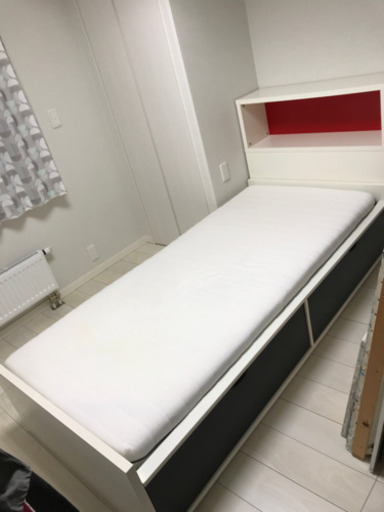 【値下げしました】イケアのベッド　収納付き　マットレスおまけ　引き取り限定