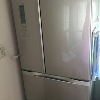 2012年製の6ドアの冷蔵庫です