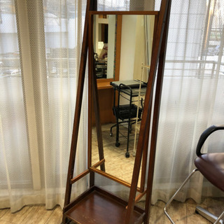 鏡（渋谷の美容室で使用していました）