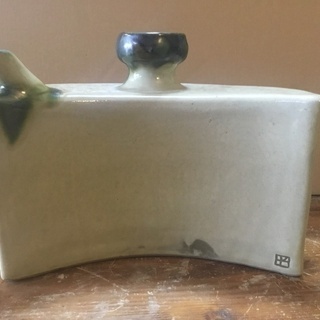 沖縄　やちむん　壺屋焼　金城敏昭　魚文抱瓶　おちょこ　匿名配送 レア 沖縄やちむん 金城敏昭 女性と魚紋の絵柄 丸壺 レア 沖縄やちむん