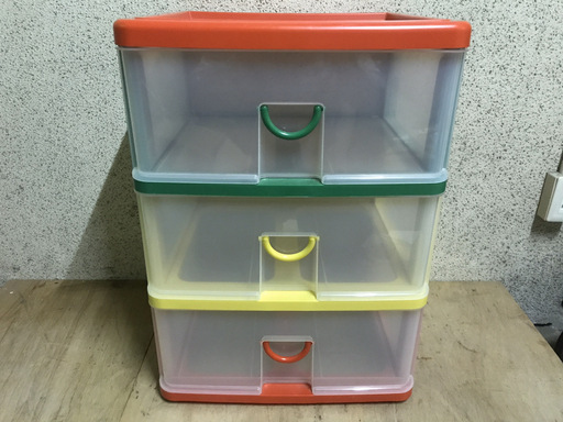 プラスチック製 3段衣装ケース 収納ケース 前後移動キャスター付 カラフル 幅50cm 奥行44cm 高さ69cm とも 鴻池新田の収納 家具 タンス 衣類収納 の中古あげます 譲ります ジモティーで不用品の処分