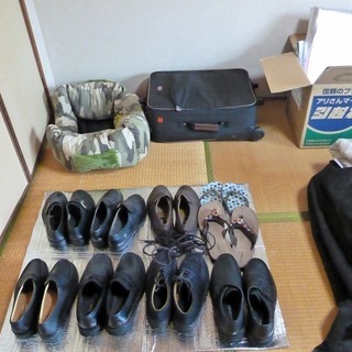 松山市御幸。紳士用靴(26-28cm)、こたつ用かけ布団、電気ス...