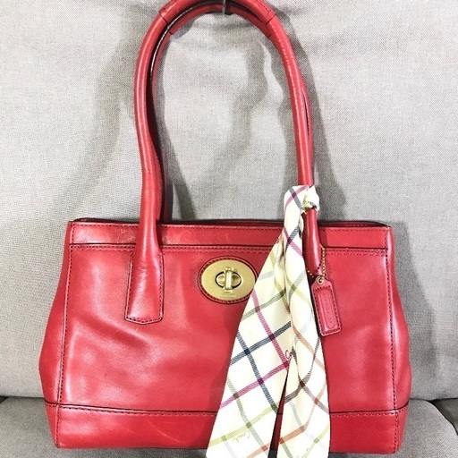 COACH オールドコーチ 赤レザー肩かけショルダー ジップトートバッグ ターンロック ツイーリースカーフチャーム
