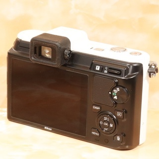 ☆極上美品＆すぐ使えるSDカード☆ニコン V1 薄型パンケーキレンズ