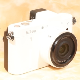 ☆極上美品＆すぐ使えるSDカード☆ニコン V1 薄型パンケーキレンズ