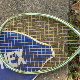 テニスラケットの中古品ですが