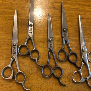最終値下げ、カットハサミ、シャギーハサミ、すきばさみ、顔剃り、刃物、理髪、散髪、美容師、理容師、トリマー、カットはさみ5本、すきばさみ3本、顔剃り刀1本、収納ケースセット、プロ、初心者