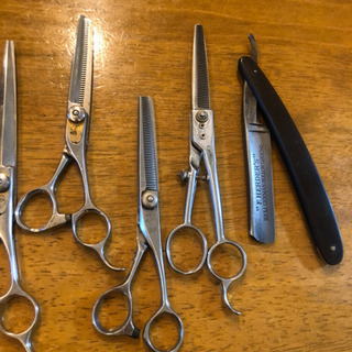 最終値下げ、カットハサミ、シャギーハサミ、すきばさみ、顔剃り、刃物、理髪、散髪、美容師、理容師、トリマー、カットはさみ5本、すきばさみ3本、顔剃り刀1本、収納ケースセット、プロ、初心者