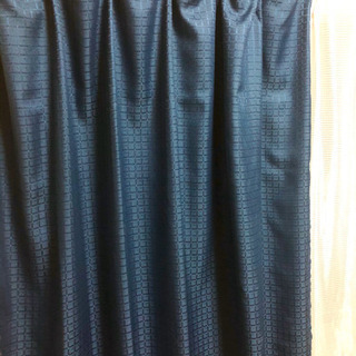青いカーテン2枚