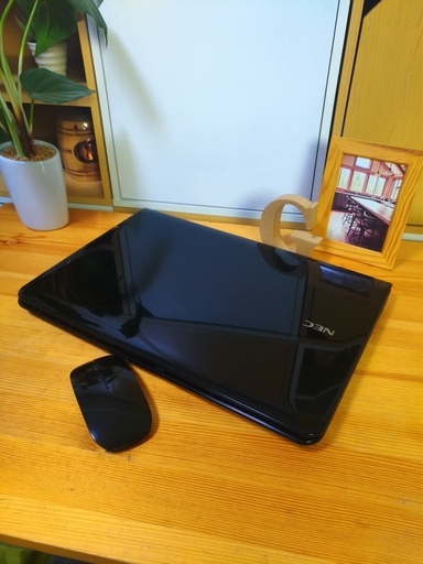 corei7メモリ8Gで大容量1Tの超高性能PC♪　4コア8スレッド！　美品な方☆　薄型軽量で持ち運びも便利★　最新Windows10　64Bit☆　NEC　LaVie　高級感のある光沢シャイニーブラック★　　　黒色　15.6インチ大画面　ノートパソコン　無線LAN　Wi-Fi対応 　DVDドライブ　ウェブカメラ＆テンキー内蔵