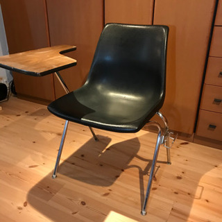 イームズ風　スタッキングチェア　ミニテーブル付き　5脚セット イームズ風 スタッキングチェア ミニテーブル付き 5脚セット
