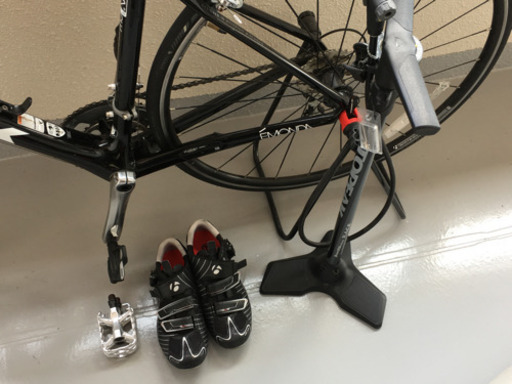 トレック　ロードバイク　シューズ、サクイルメーターなど付属品あり！ トレック ロードバイク シューズ、サクイルメーターなど付属品あり！