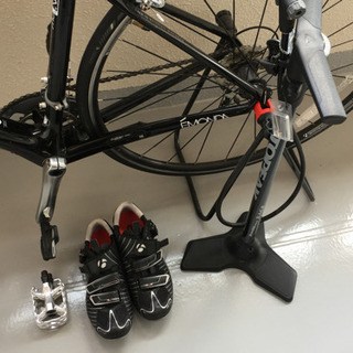 トレック　ロードバイク　シューズ、サクイルメーターなど付属品あり！