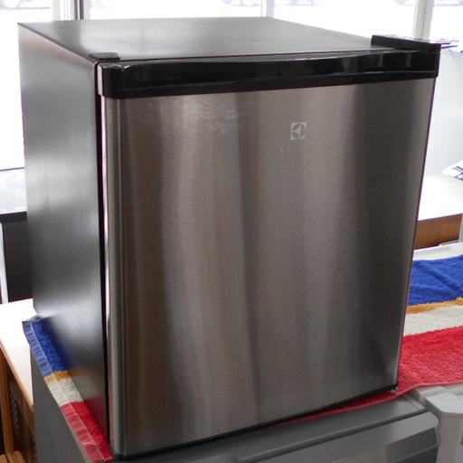 ♪エレクトロラックス ERB0500SA-RJP 45L サイコロ型冷蔵庫 2015年 札幌♪
