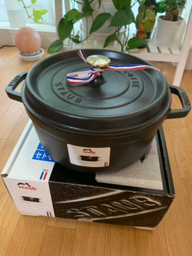 新品です。ストゥブ社、ラウンドココット鍋24cm ブラック