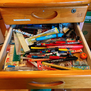 デスクワゴンと中身の文房具各種 ぽかり 松久の収納家具 子供部屋用収納 の中古あげます 譲ります ジモティーで不用品の処分