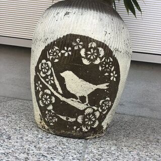 紹興酒の甕　植木鉢　「鶯と梅」