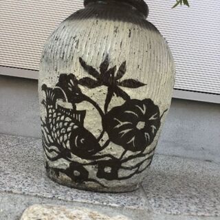 紹興酒の甕　植木鉢　「鯉」