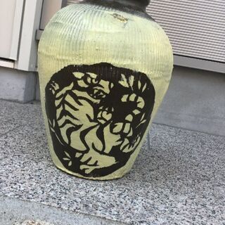 紹興酒の甕　植木鉢　「虎」