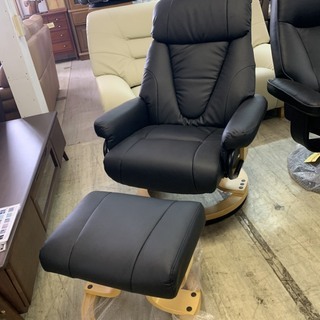 革張り　リクライニングチェア　オットマン付き