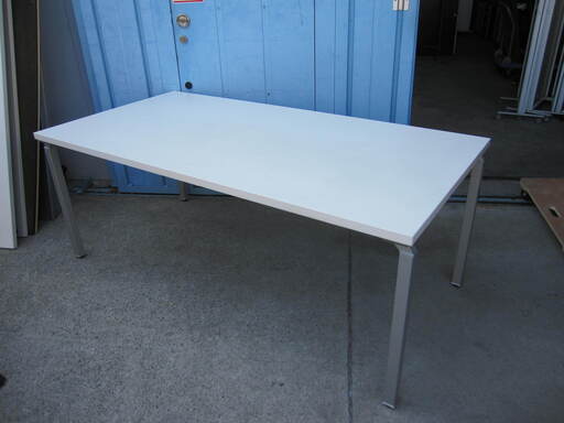 会議用テーブル　ホワイト　ナイキ製WK型　4本脚　WKT-1890