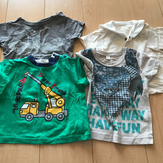 男児80Tシャツ3枚半袖パーカー1枚