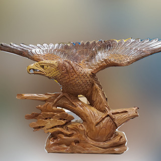 鷹の木彫り　一本木　置物