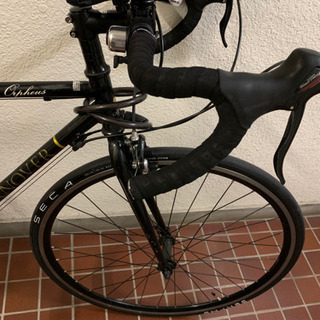 ロードバイク　ライト、iPhone固定フォルダ、ベル、ワイヤーロック付き ロードバイク ライト、iPhone固定フォルダ、ベル、ワイヤーロック付き