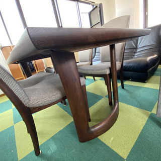 カリモク 【新古品】ダイニングテーブル 椅子4脚セット家具