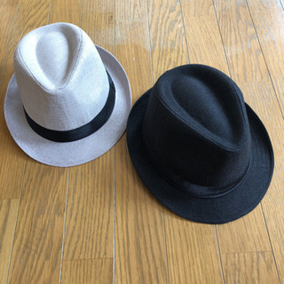 黒と白の帽子