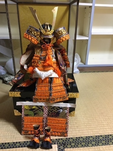美品　鎧かぶと　オレンジ系　　　　　　子どもの日の五月までにまだ間に合います