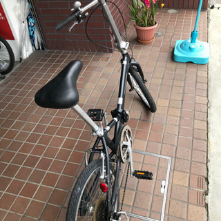 20インチ　軽量アルミフレーム　外装7段変速付き　折り畳み自転車