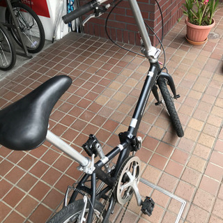 20インチ　軽量アルミフレーム　外装7段変速付き　折り畳み自転車