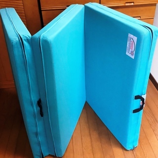 寝具 イタリアのマニフレックス、三つ折りシングルマットレス 