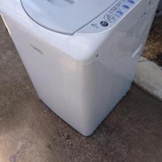洗濯機5.0kg古い型で使用感は有りますが⤴️内部完全洗浄済みの...