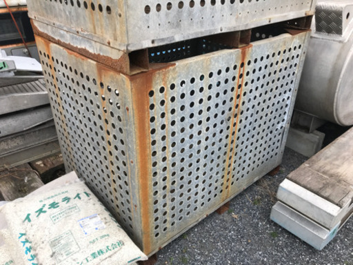 （配送可能）鉄箱 鉄カゴ 農業 じゃがいも 大量にあります。