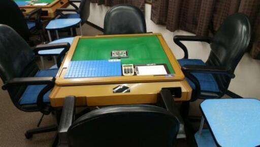 ⑧ 全自動麻雀卓 jan-yu α 麻雀牌2セット／点棒／椅子4脚／サイド