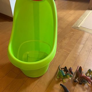 IKEAイケアおもちゃ入れ　恐竜人形　フィギュア