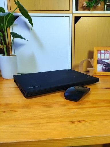 corei7メモリ16Gで超高性能のLenovo！　大容量500G♪　かっこいいマットブラック☆　12.5インチのコンパクトモデルで持ち運びも便利☆　最新Windows10　64Bit♪　　Lenovo　ＴｈｉｎｋＰａｄ　黒色　　ウェブカメラ内蔵　マウス付き 　ノートパソコン　無線LAN　Wi-Fi対応