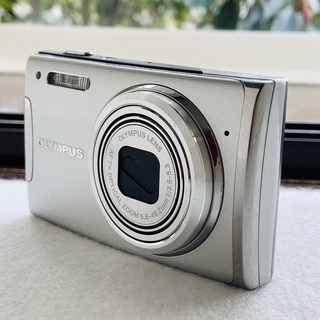 OLYMPUS　薄型　コンパクトデジタルカメラ μ1060